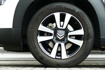 Voertuigafbeelding 13