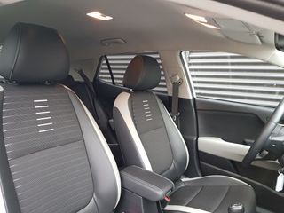 Voertuigafbeelding 8