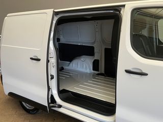 Voertuigafbeelding 12