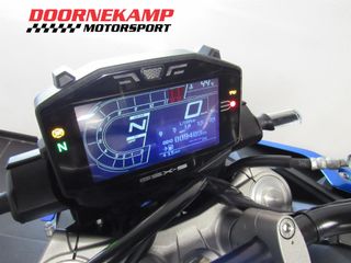 Voertuigafbeelding 6