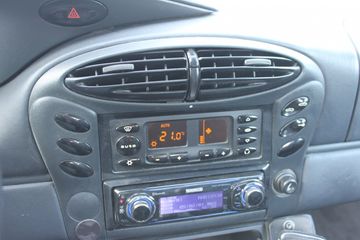 Voertuigafbeelding 12