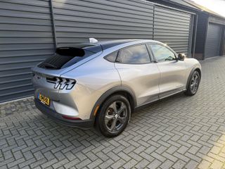 Voertuigafbeelding 4