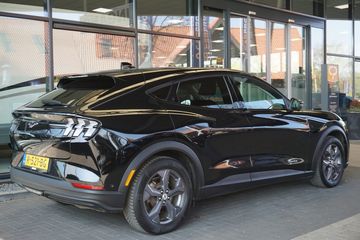 Voertuigafbeelding 3