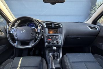 Voertuigafbeelding 4