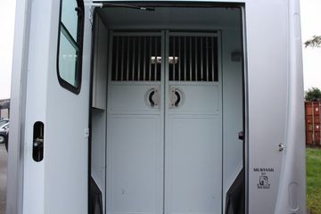 Voertuigafbeelding 6