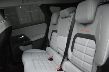 Voertuigafbeelding 12