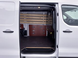 Voertuigafbeelding 16