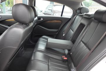 Voertuigafbeelding 12