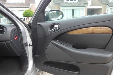 Voertuigafbeelding 14