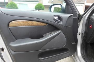 Voertuigafbeelding 7