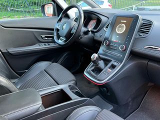 Voertuigafbeelding 8