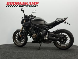 Voertuigafbeelding 9