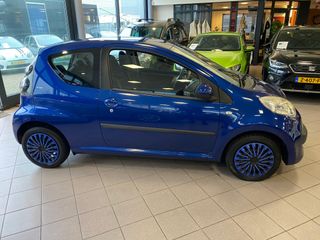 Voertuigafbeelding 4