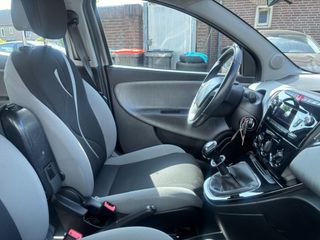 Voertuigafbeelding 2