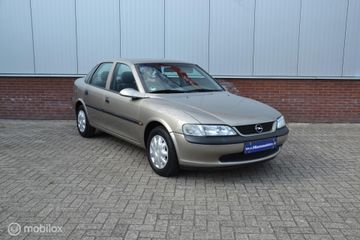 Voertuigafbeelding 4