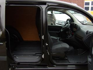 Voertuigafbeelding 12