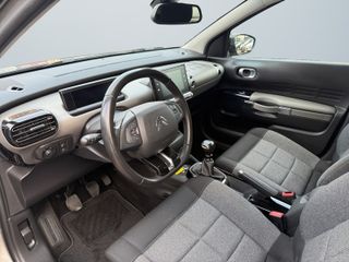 Voertuigafbeelding 9