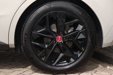 Voertuigafbeelding 6