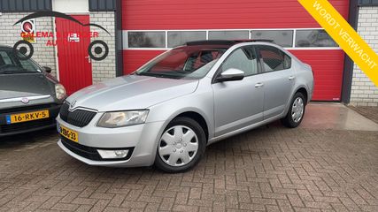 Škoda Octavia - 8-XBG-33 - Polisa Lease