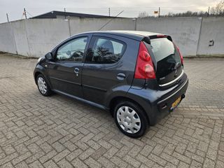 Voertuigafbeelding 2