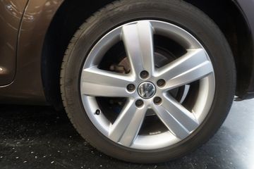 Voertuigafbeelding 8