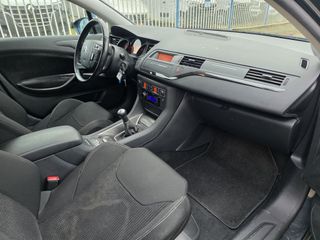 Voertuigafbeelding 9