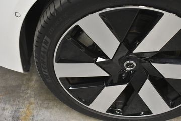 Voertuigafbeelding 4