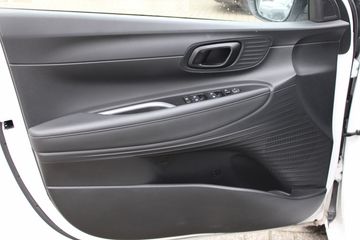 Voertuigafbeelding 6