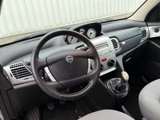 Voertuigafbeelding 16