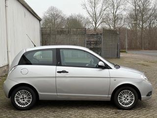 Voertuigafbeelding 8