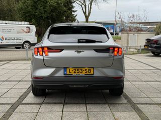 Voertuigafbeelding 4