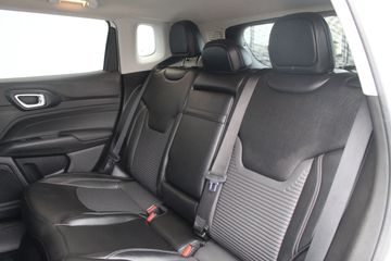 Voertuigafbeelding 37