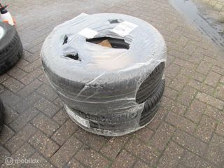 Voertuigafbeelding 100