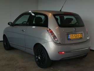 Voertuigafbeelding 6