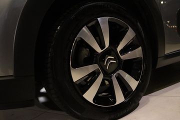 Voertuigafbeelding 5