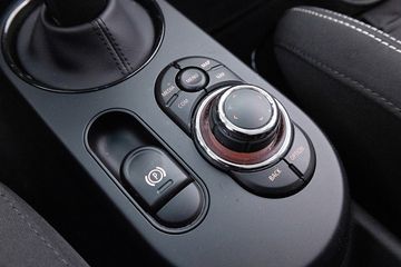 Voertuigafbeelding 16