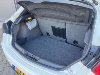 Voertuigafbeelding 6