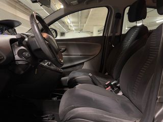 Voertuigafbeelding 8