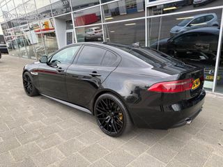 Voertuigafbeelding 6