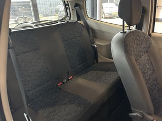 Voertuigafbeelding 12