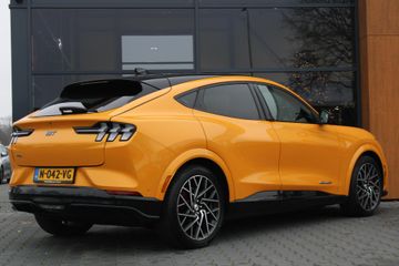 Voertuigafbeelding 2