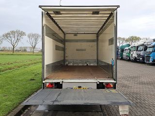 Voertuigafbeelding 12