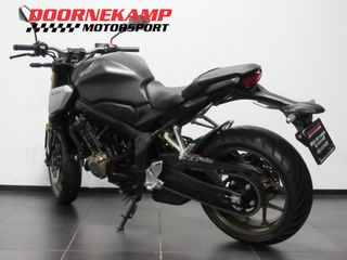 Voertuigafbeelding 4