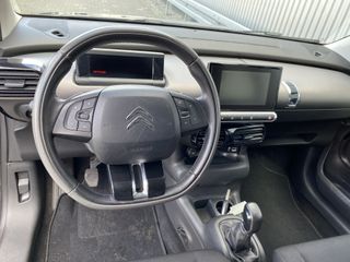 Voertuigafbeelding 3