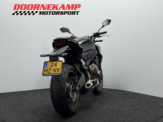 Voertuigafbeelding 13