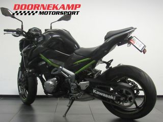 Voertuigafbeelding 4