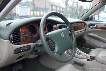 Voertuigafbeelding 6