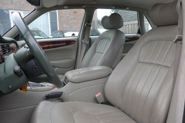 Voertuigafbeelding 7