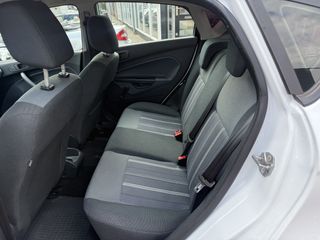 Voertuigafbeelding 6