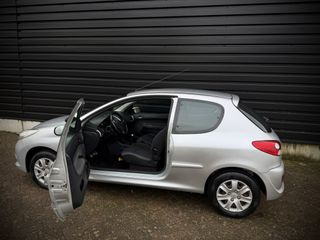 Voertuigafbeelding 6